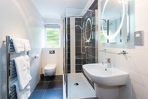 Claymore Guest House and Apartments