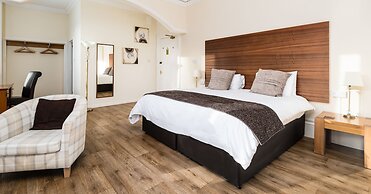 Claymore Guest House and Apartments