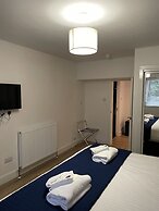 Claymore Guest House and Apartments