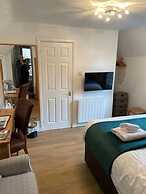 Claymore Guest House and Apartments