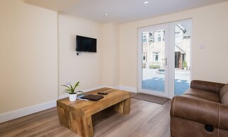 Claymore Guest House and Apartments