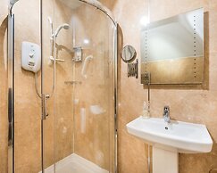 Claymore Guest House and Apartments