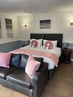 Claymore Guest House and Apartments