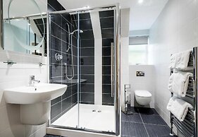 Claymore Guest House and Apartments