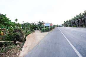 OYO 690 Bann Supansa Resort