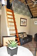 Ukutula Lodge & Game Reserve