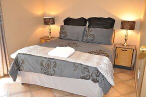 Ukutula Lodge & Game Reserve