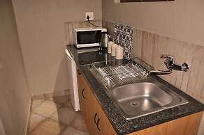 Ukutula Lodge & Game Reserve