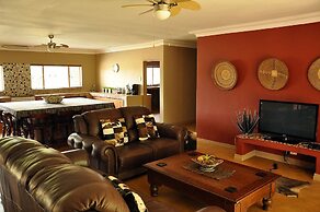 Ukutula Lodge & Game Reserve