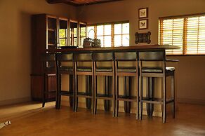 Ukutula Lodge & Game Reserve