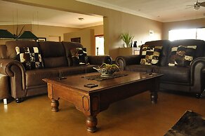 Ukutula Lodge & Game Reserve