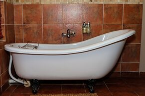 Thaba Legae Guest Lodge