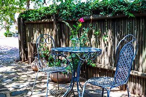 Thaba Legae Guest Lodge