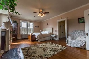 Garden Oasis Near Downtown