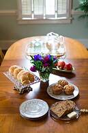 Garden Oasis Near Downtown