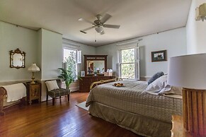 Garden Oasis Near Downtown