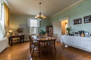 Garden Oasis Near Downtown