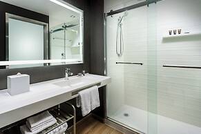 AC Hotel by Marriott San Francisco Airport Oyster Point/Waterfront