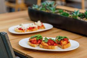 AC Hotel by Marriott San Francisco Airport Oyster Point/Waterfront