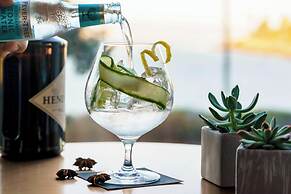 AC Hotel by Marriott San Francisco Airport Oyster Point/Waterfront