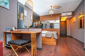 216 Eagle Palace Suite