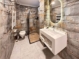 216 Eagle Palace Suite