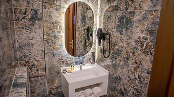 216 Eagle Palace Suite