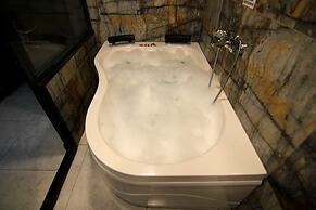 216 Eagle Palace Suite