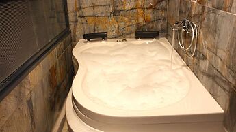 216 Eagle Palace Suite