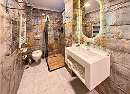 216 Eagle Palace Suite