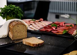 The Midtown Hotel by The New Yorker