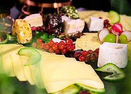 The Midtown Hotel by The New Yorker