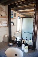 Paradise Gateway B&B and Vacation Homes