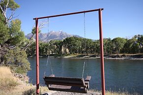 Paradise Gateway B&B and Vacation Homes