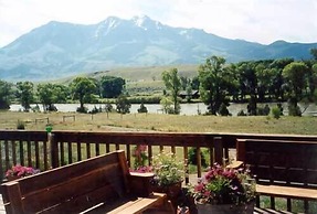 Paradise Gateway B&B and Vacation Homes