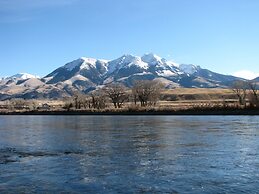 Paradise Gateway B&B and Vacation Homes