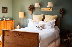 Paradise Gateway B&B and Vacation Homes