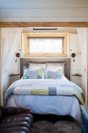 Paradise Gateway B&B and Vacation Homes