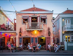 Bed & Bike Curacao Hostel