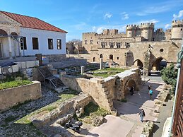 Nikos Takis Fashion Boutique Hotel