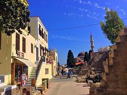 Nikos Takis Fashion Boutique Hotel