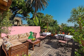 Nikos Takis Fashion Boutique Hotel