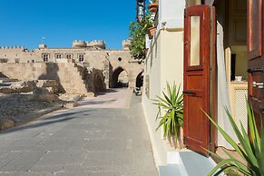 Nikos Takis Fashion Boutique Hotel