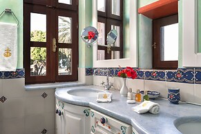 Nikos Takis Fashion Boutique Hotel