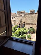 Nikos Takis Fashion Boutique Hotel