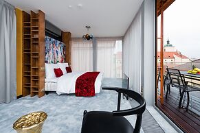 Aquarius Residence by TKC