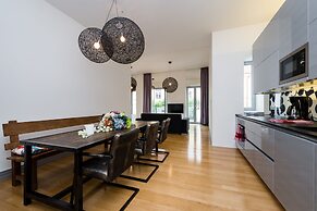 Aquarius Residence by TKC