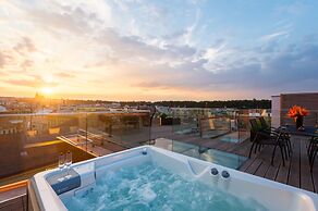 Aquarius Residence by TKC