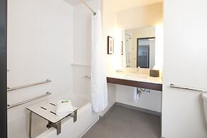 Holiday Inn Hotels and Suites Mount Pleasant by IHG