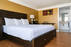 Spinnaker Inn of Naples